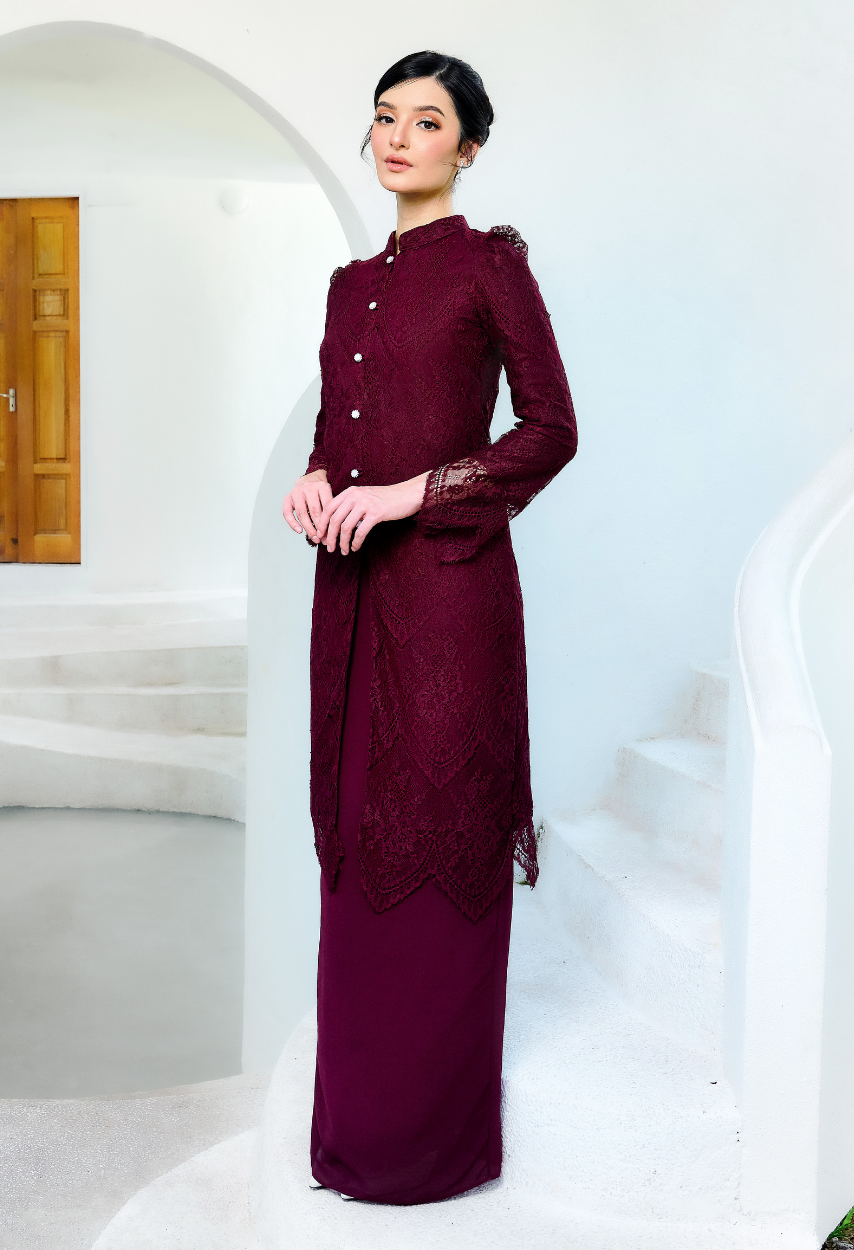 JUWITA IN MAROON