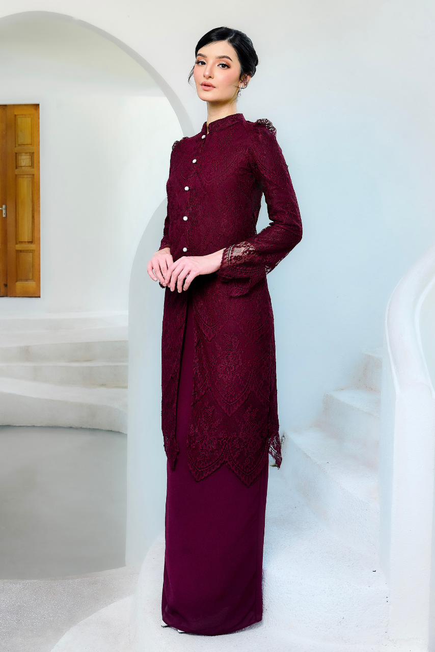 JUWITA IN MAROON