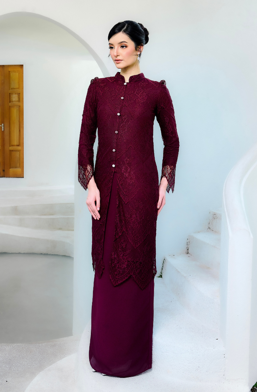 JUWITA IN MAROON
