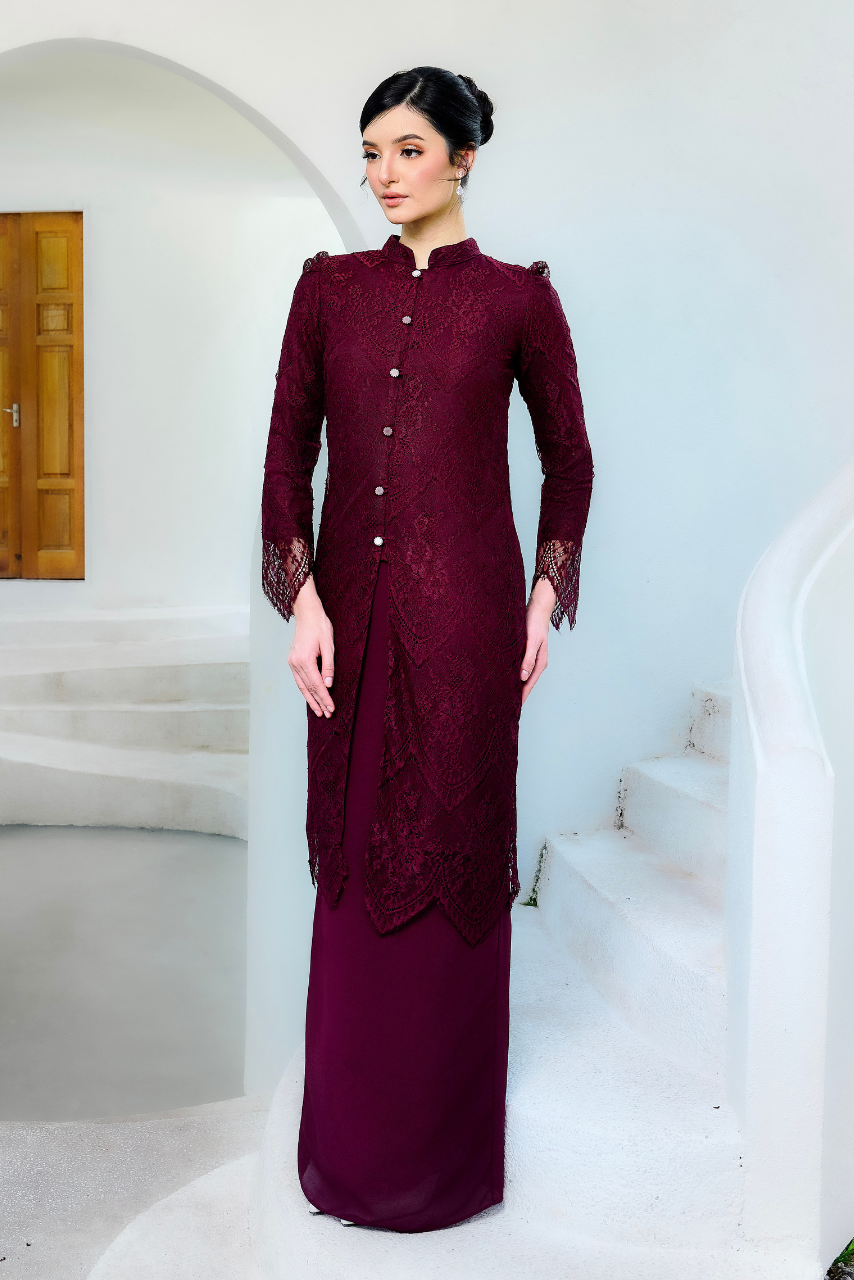 JUWITA IN MAROON