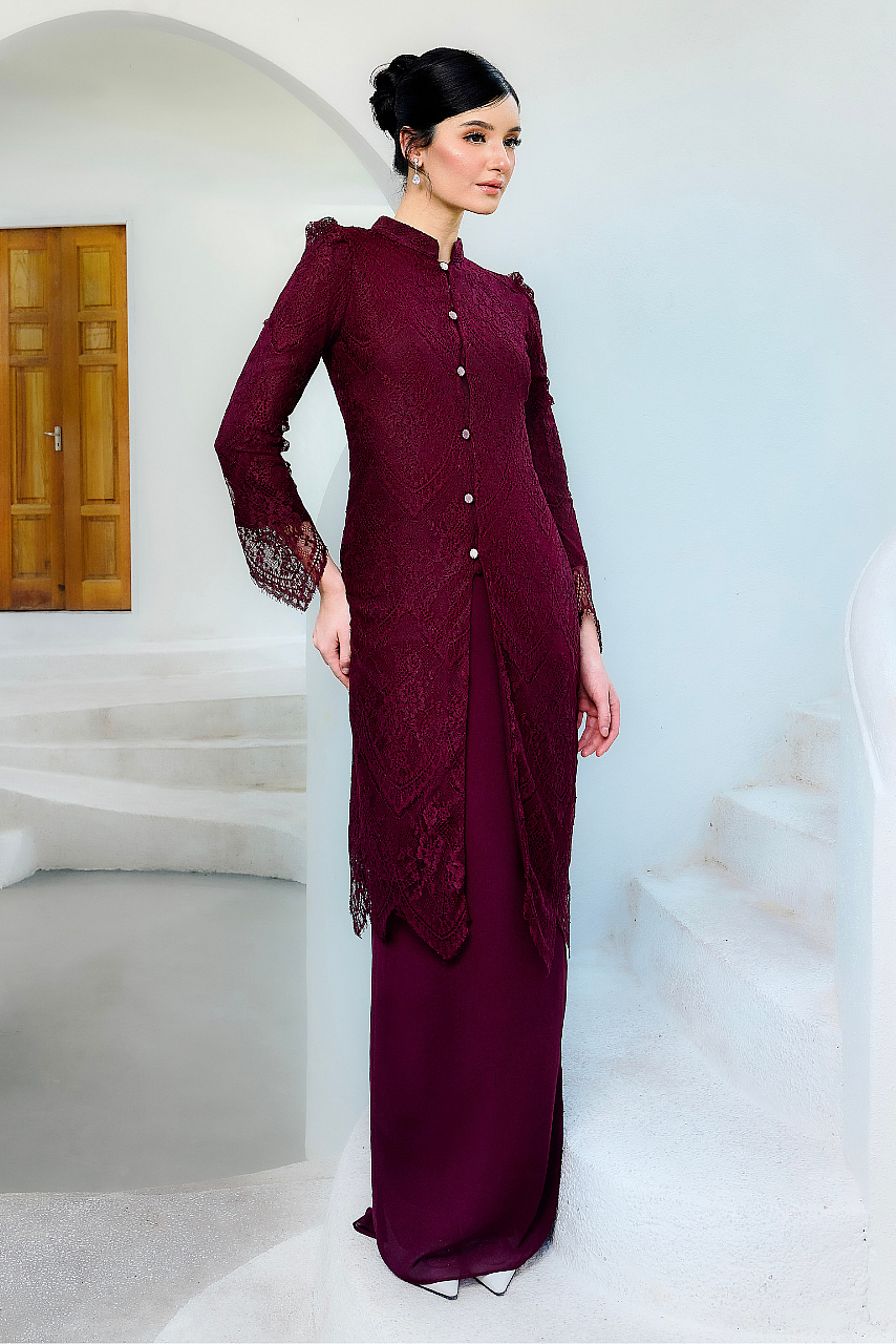 JUWITA IN MAROON