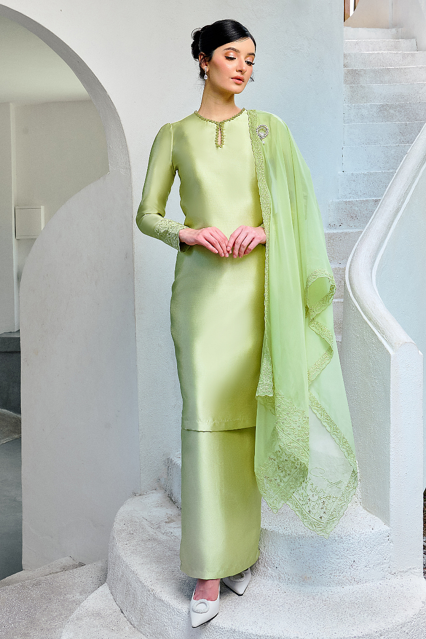 TRIESYA IN LEAF GREEN