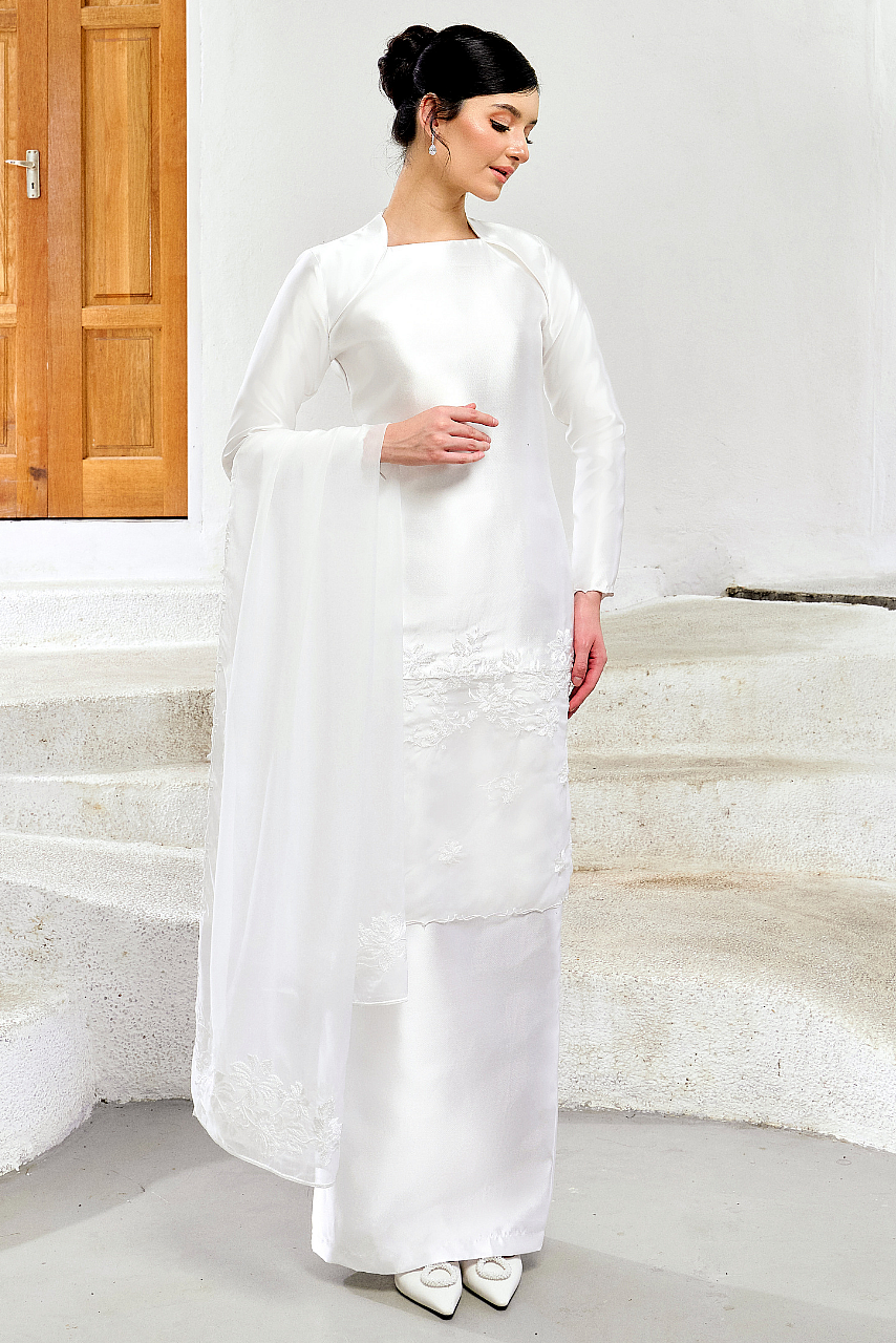 BELLE IN PEARL WHITE