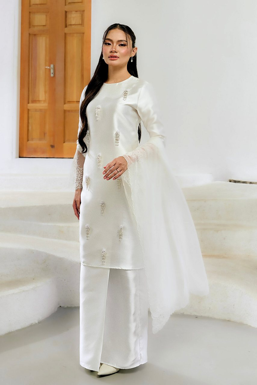 ELAYA IN PEARL WHITE