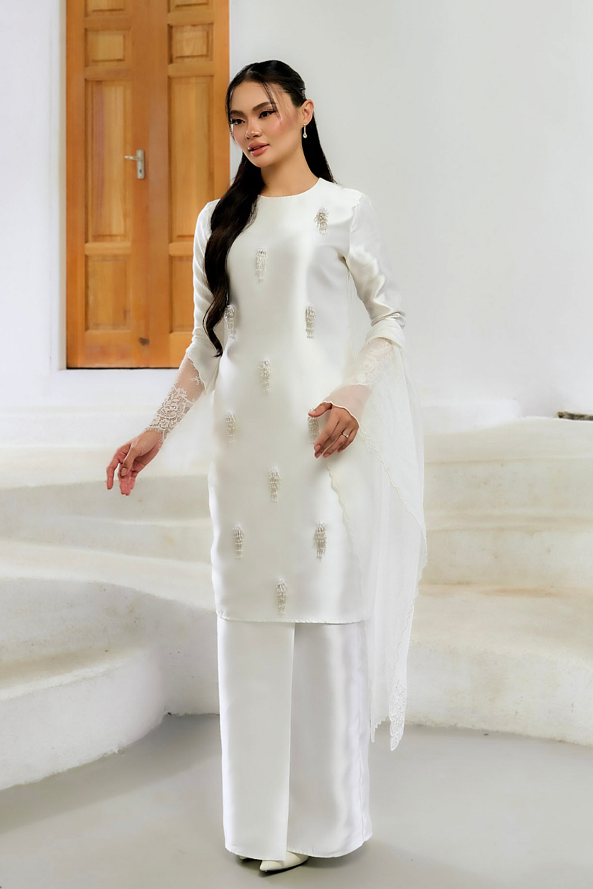 ELAYA IN PEARL WHITE