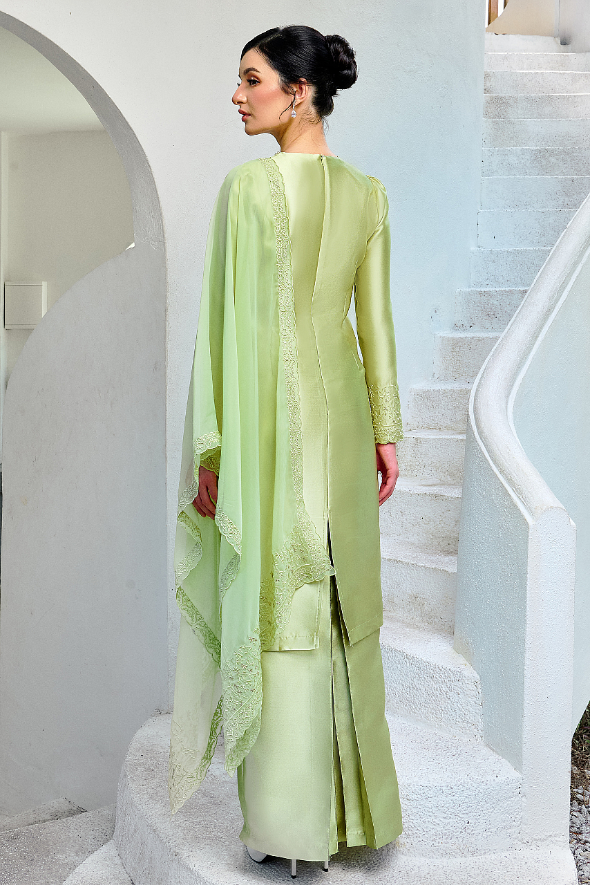 TRIESYA IN LEAF GREEN