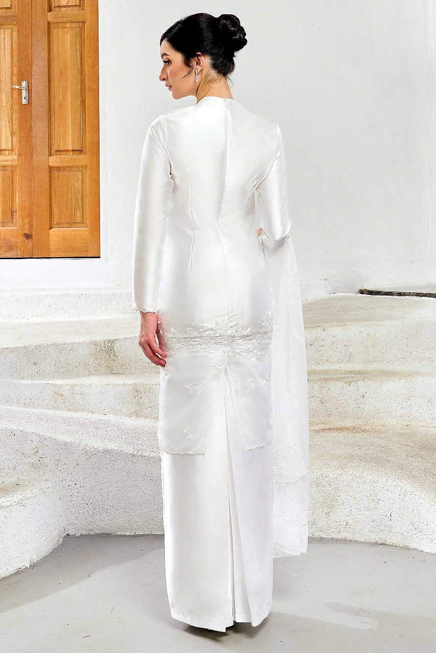 BELLE IN PEARL WHITE