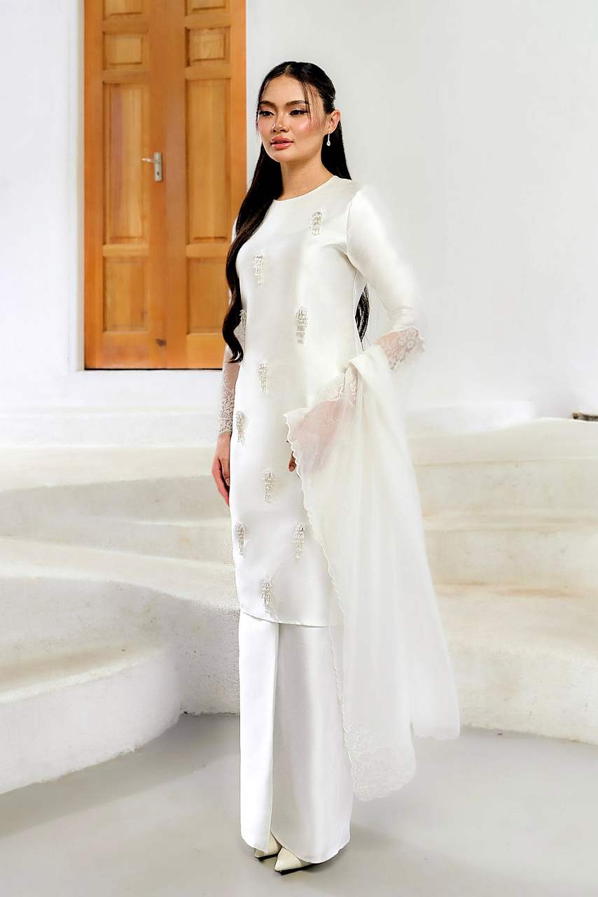 ELAYA IN PEARL WHITE