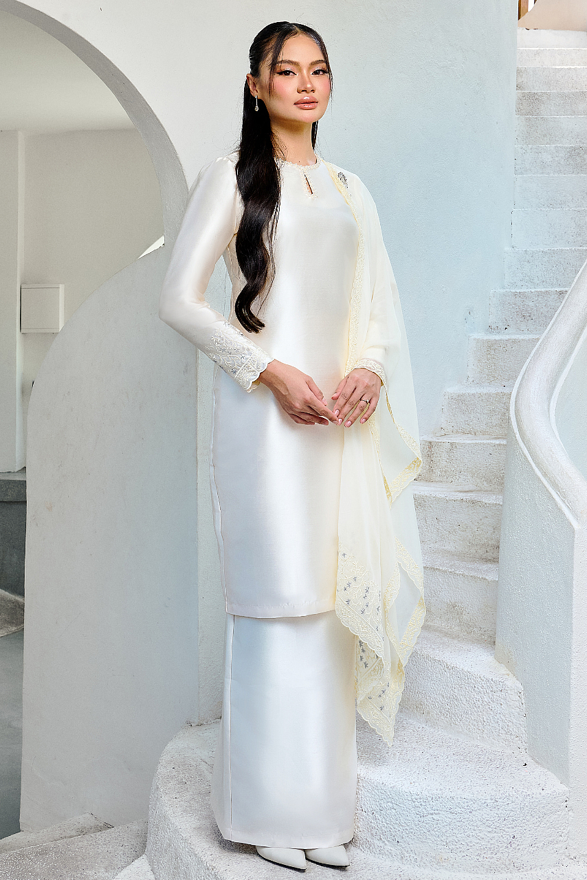 TRIESYA IN YELLOW CREAM