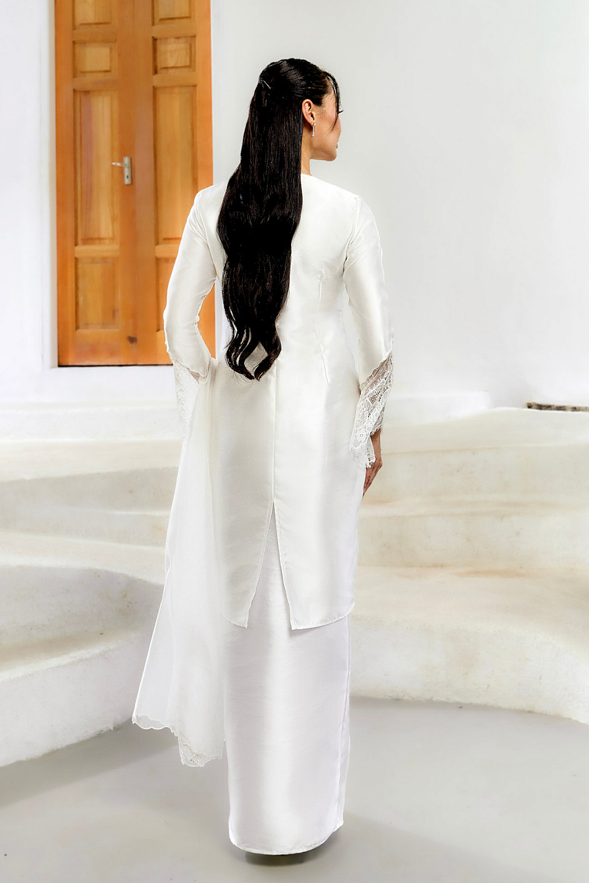 ELAYA IN PEARL WHITE