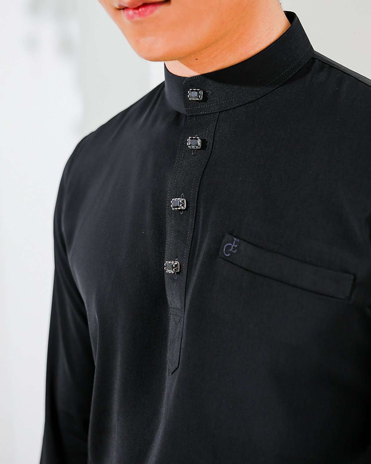 ISA CEKAK MUSANG IN  BLACK