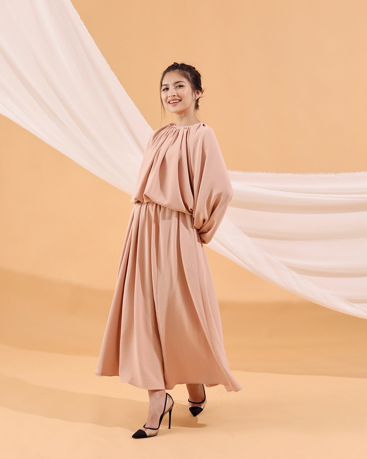 ALANA SET IN PEACH