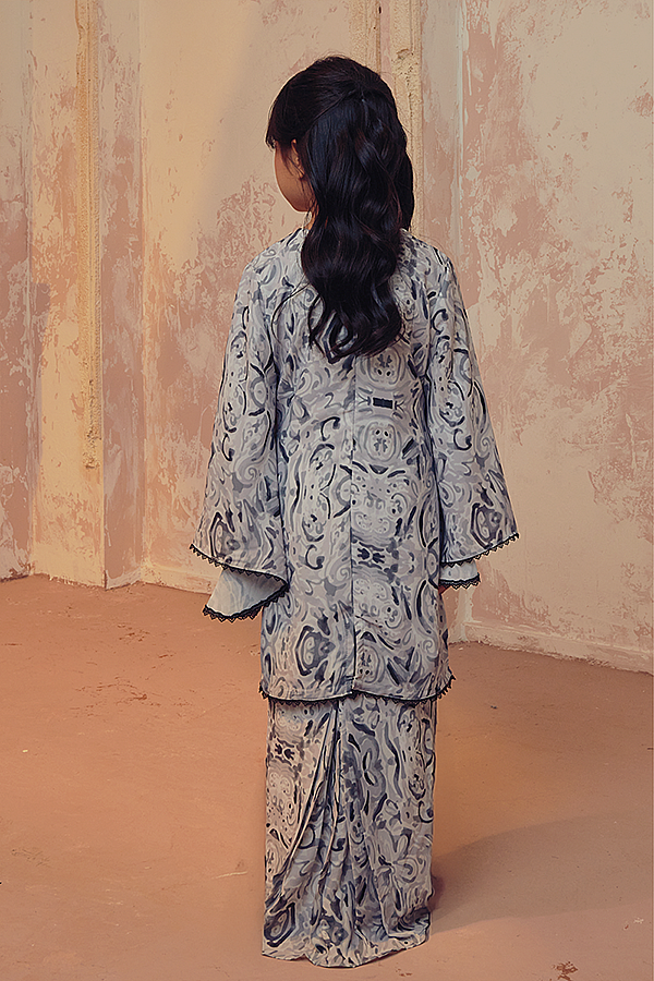 DIANA KIDS IN SMOKEY