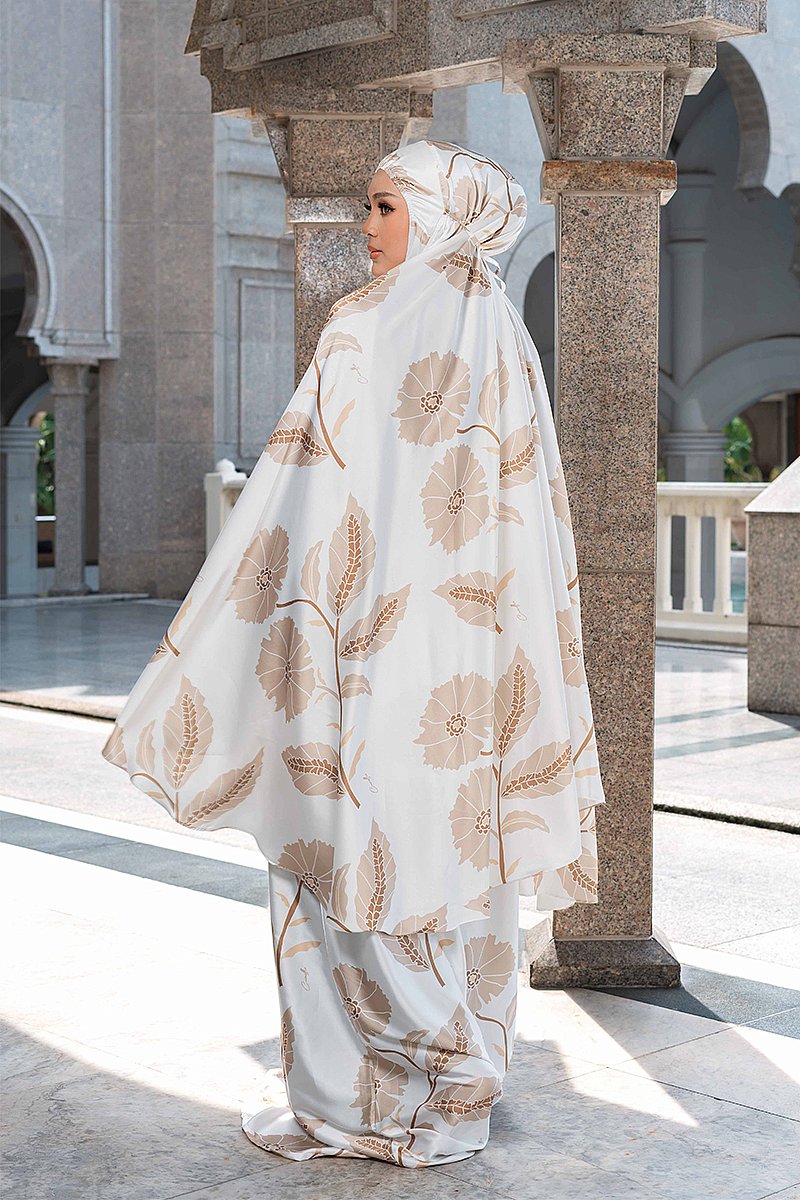 DAREEN IN DOVE (TELEKUNG TRAVEL)