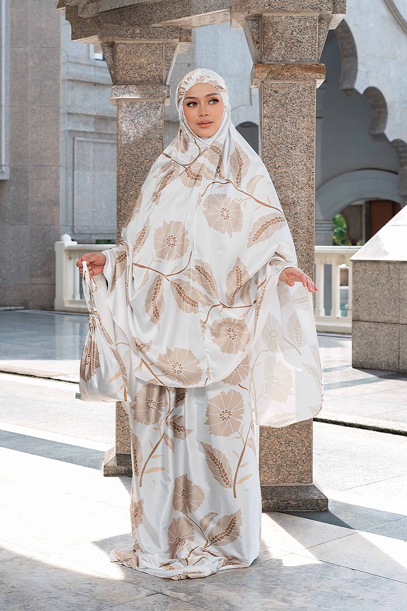 DAREEN IN DOVE (TELEKUNG TRAVEL)