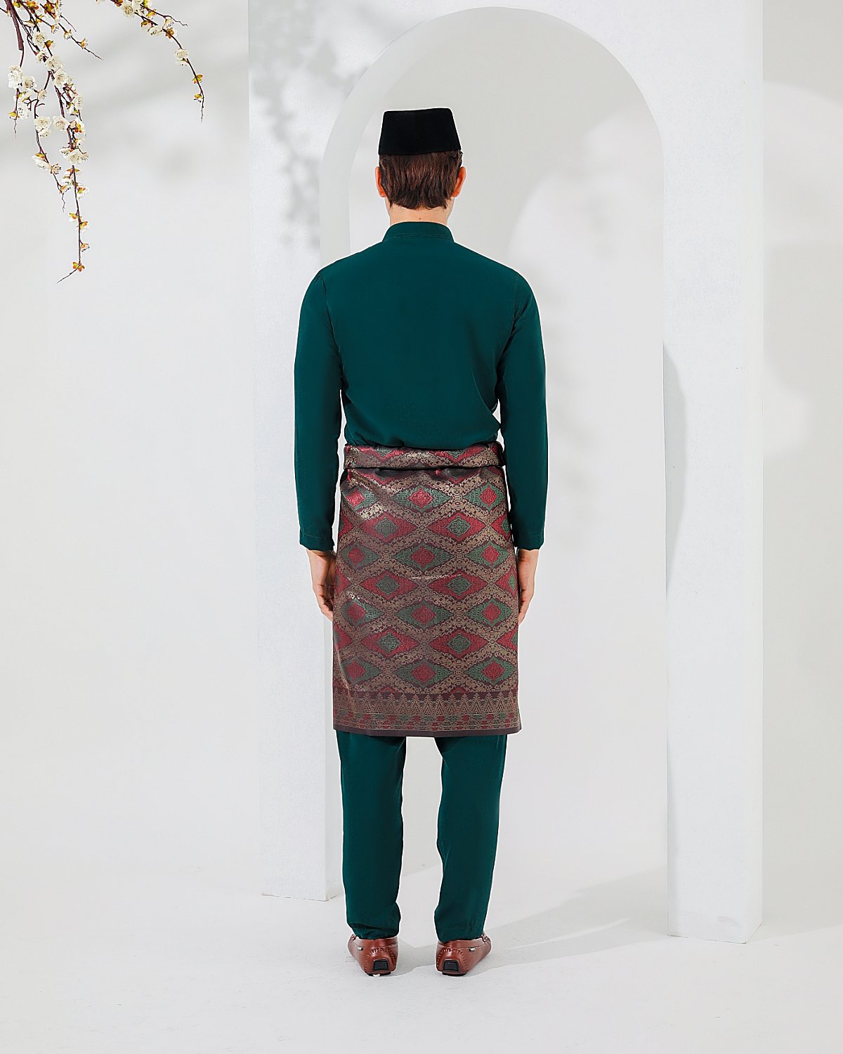 ISA CEKAK MUSANG IN  EMERALD