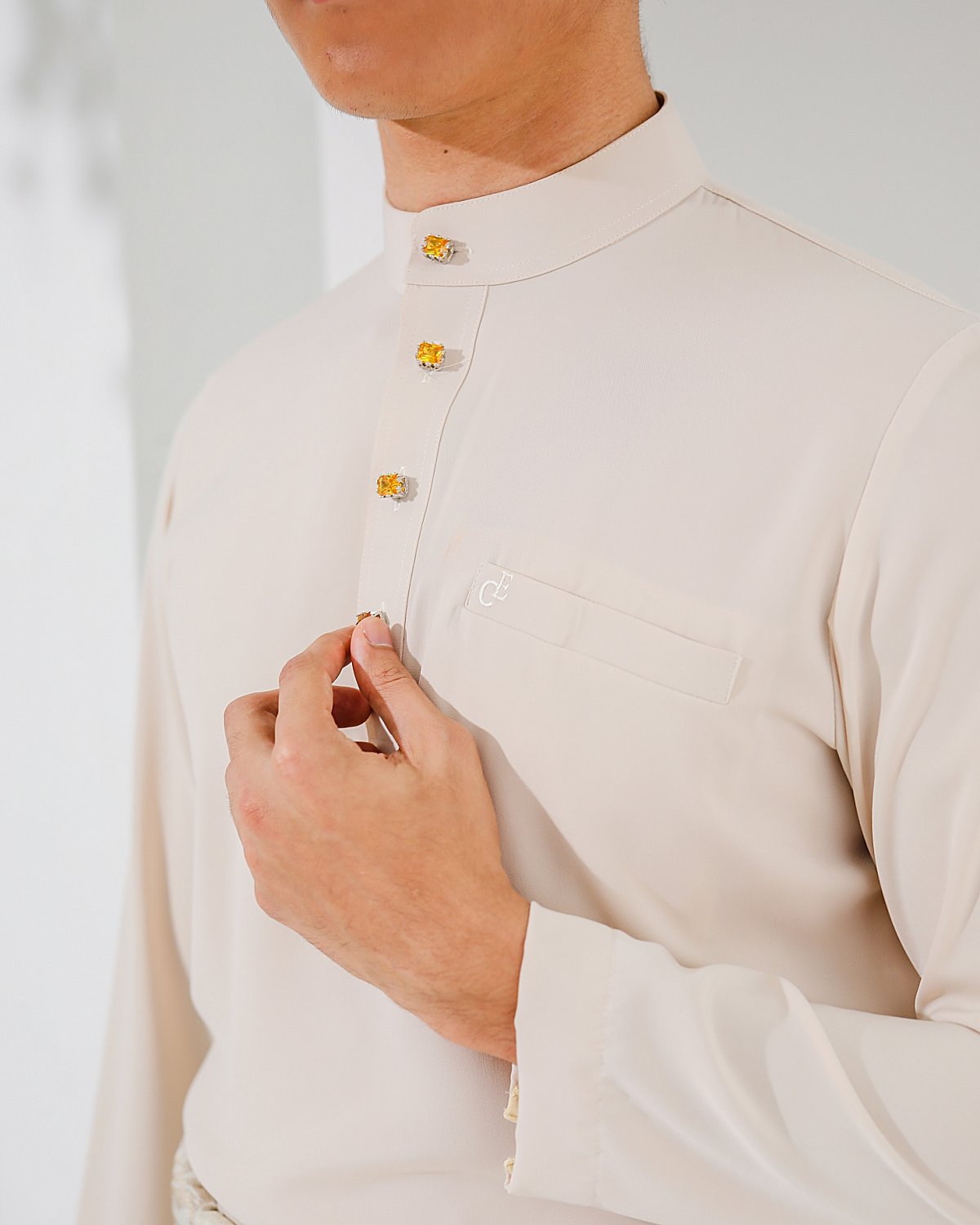 ISA CEKAK MUSANG IN  IVORY