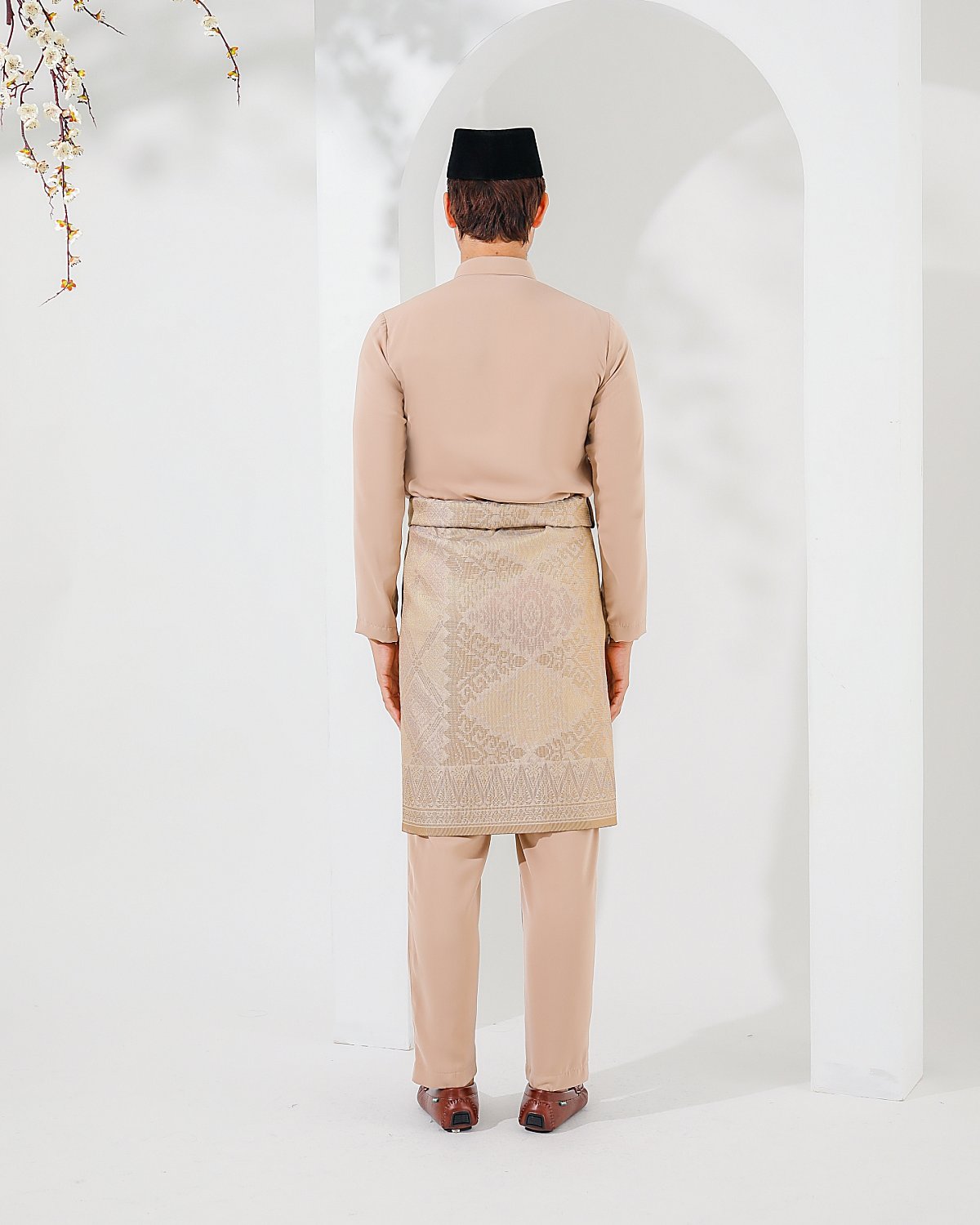 ISA CEKAK MUSANG IN TAUPE