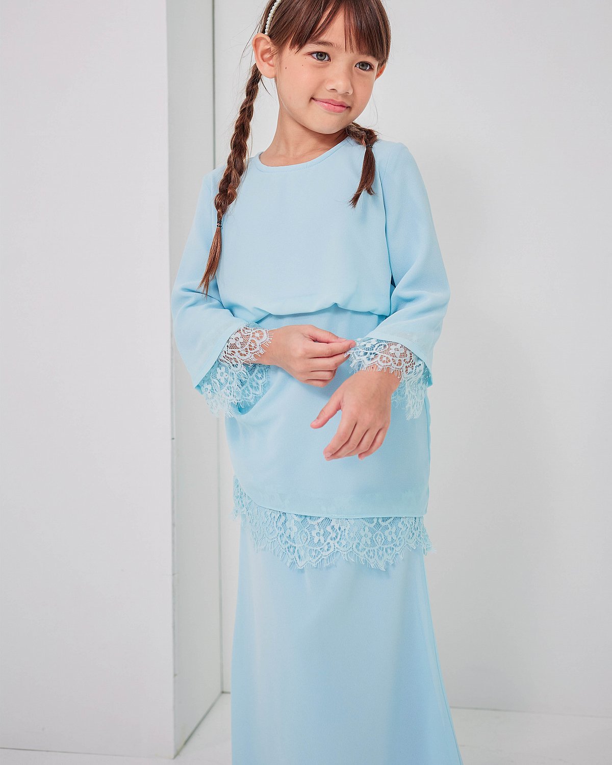 MAHSURI KIDS IN HIDRANGEA