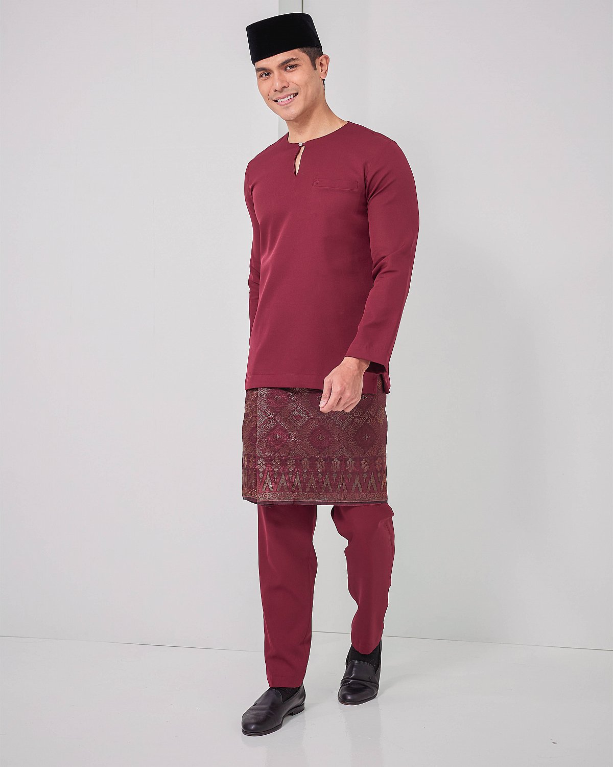 NOAH TELUK BELANGA IN MAROON