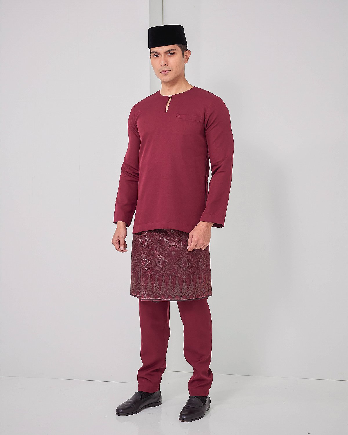 NOAH TELUK BELANGA IN MAROON