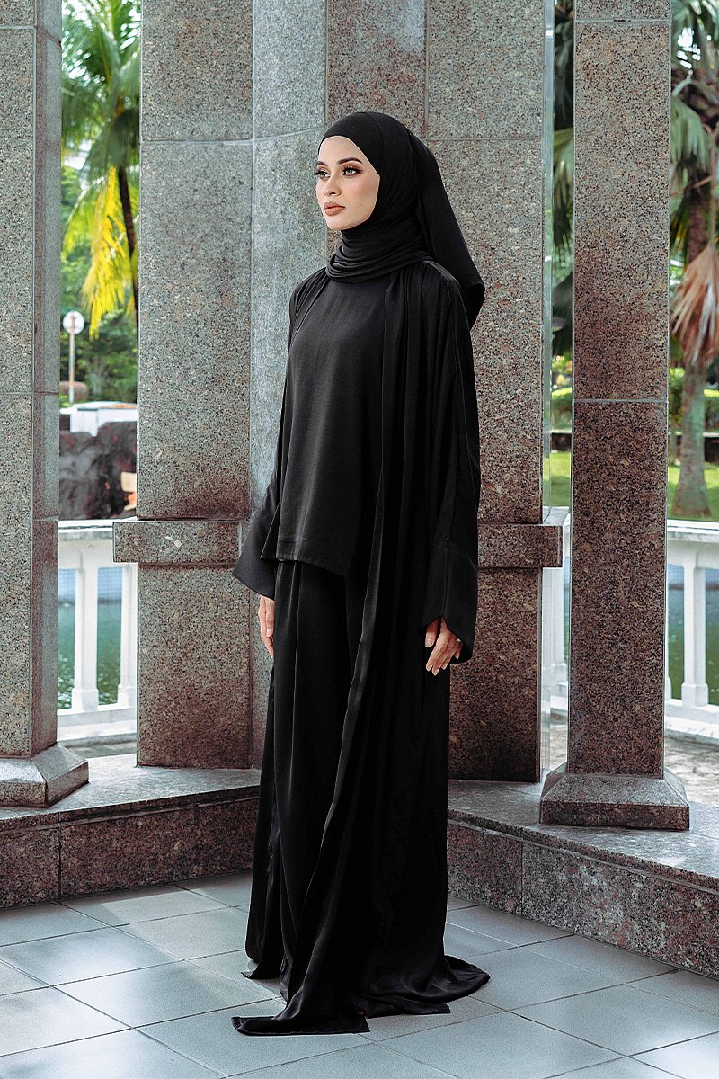 TAMARA IN PURE BLACK