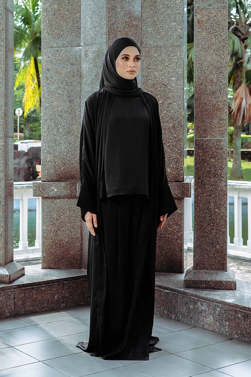 TAMARA IN PURE BLACK