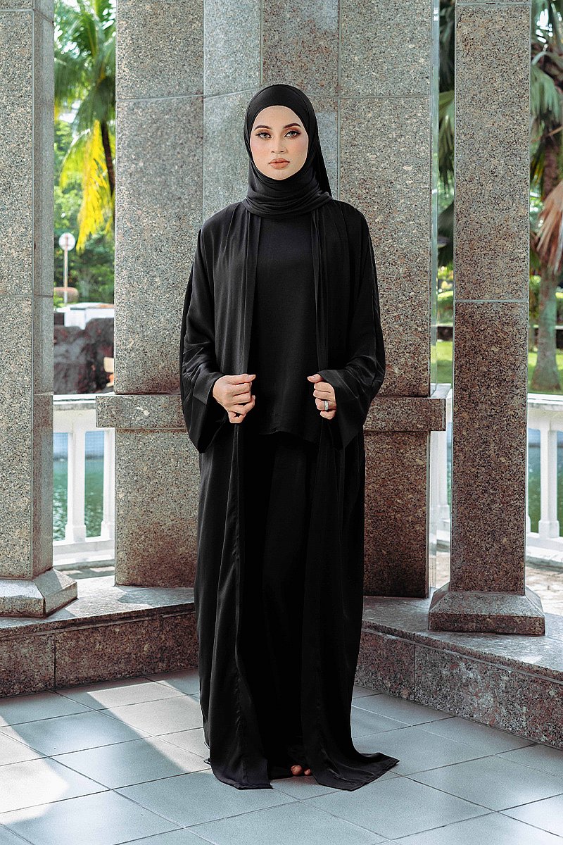 TAMARA IN PURE BLACK