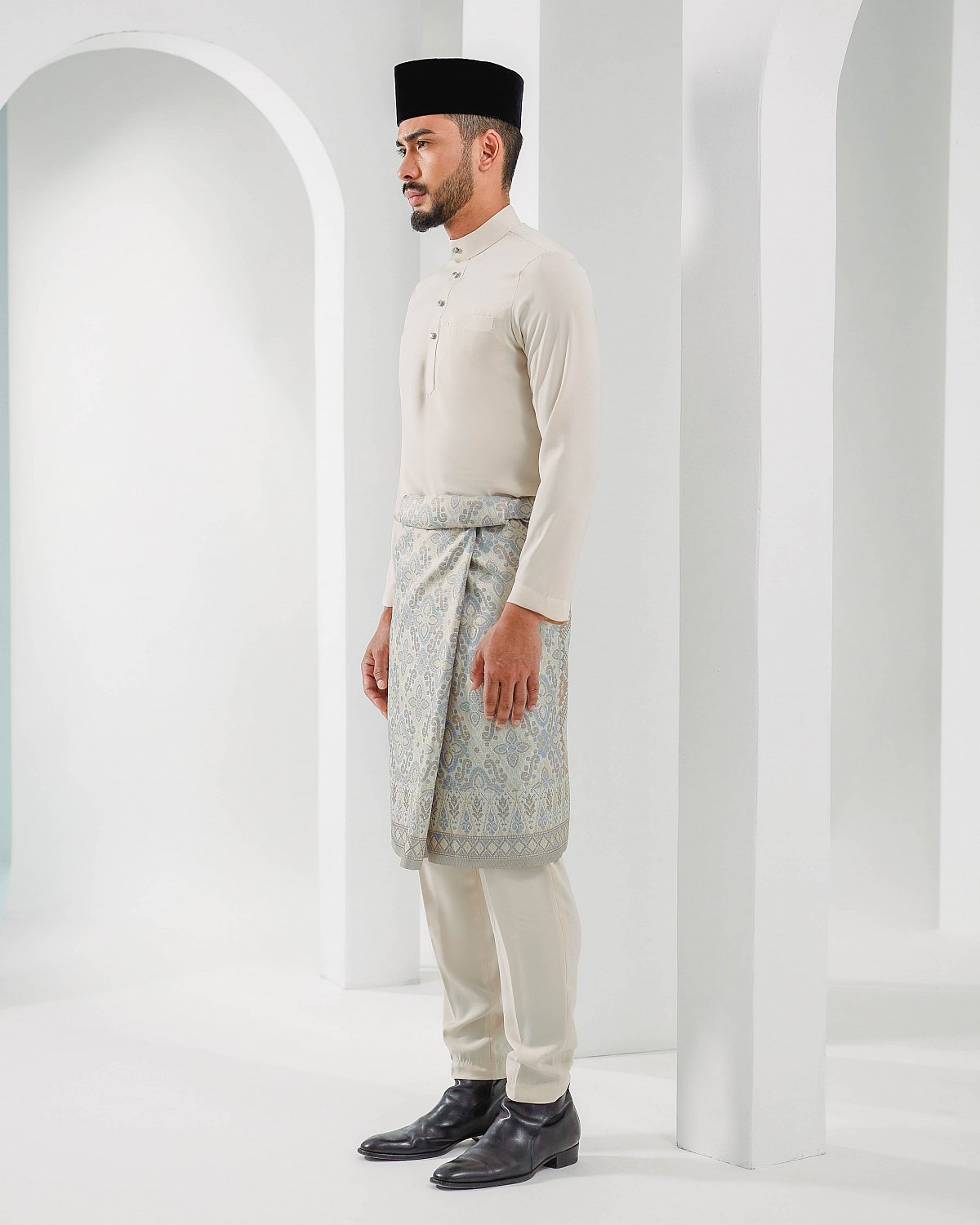 ISA CEKAK MUSANG IN  IVORY