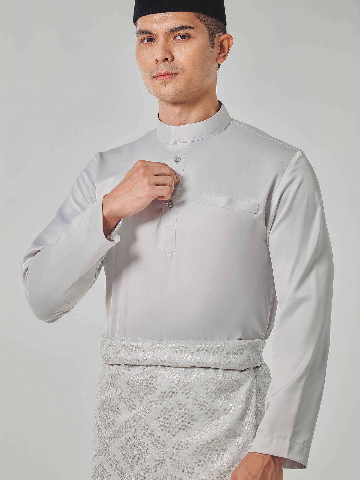 JAYDEN IN SILVER GRAY