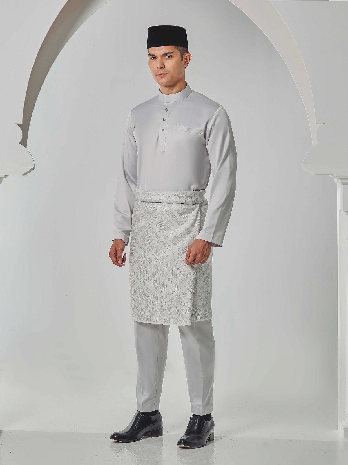 JAYDEN IN SILVER GRAY