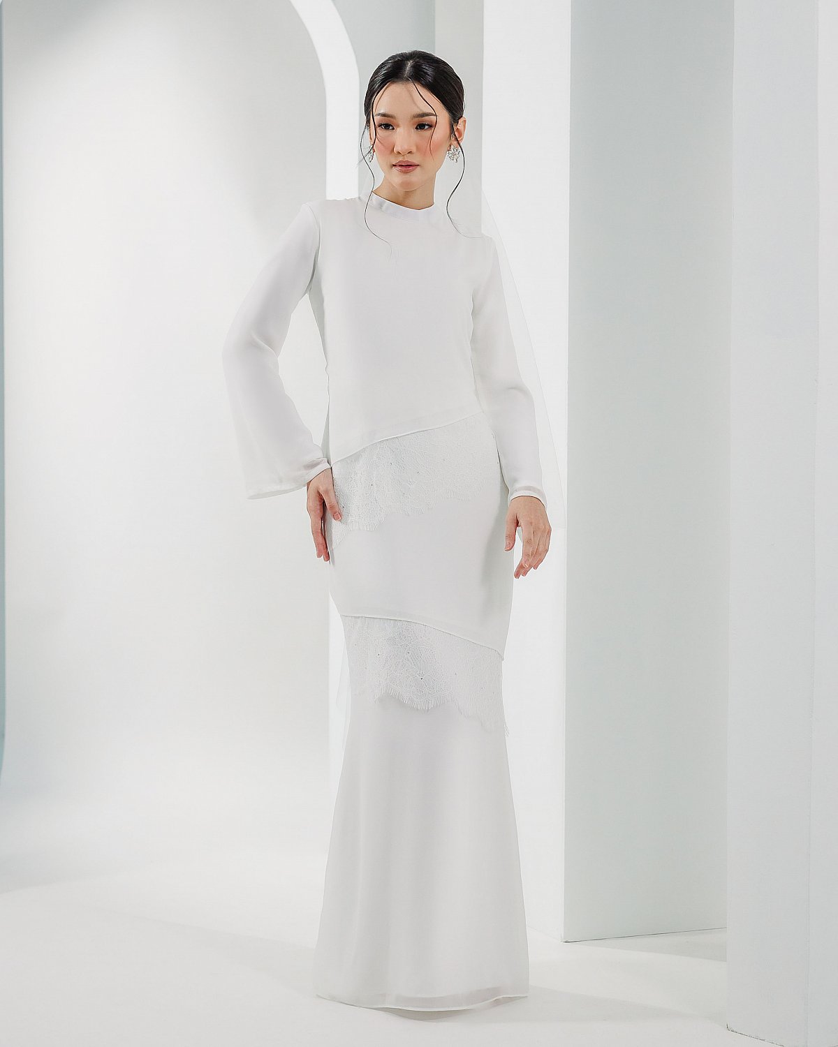 KATE DRESS IN OFF WHITE