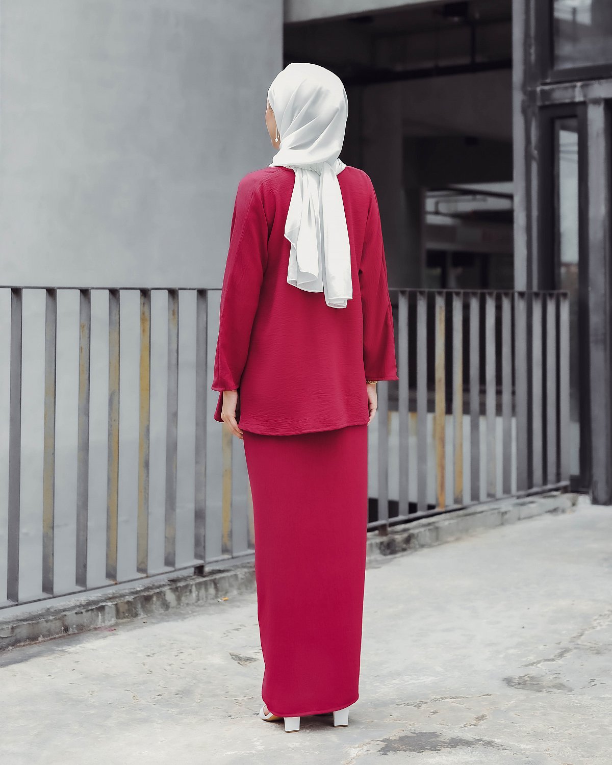 LEESA SET IN MAGENTA
