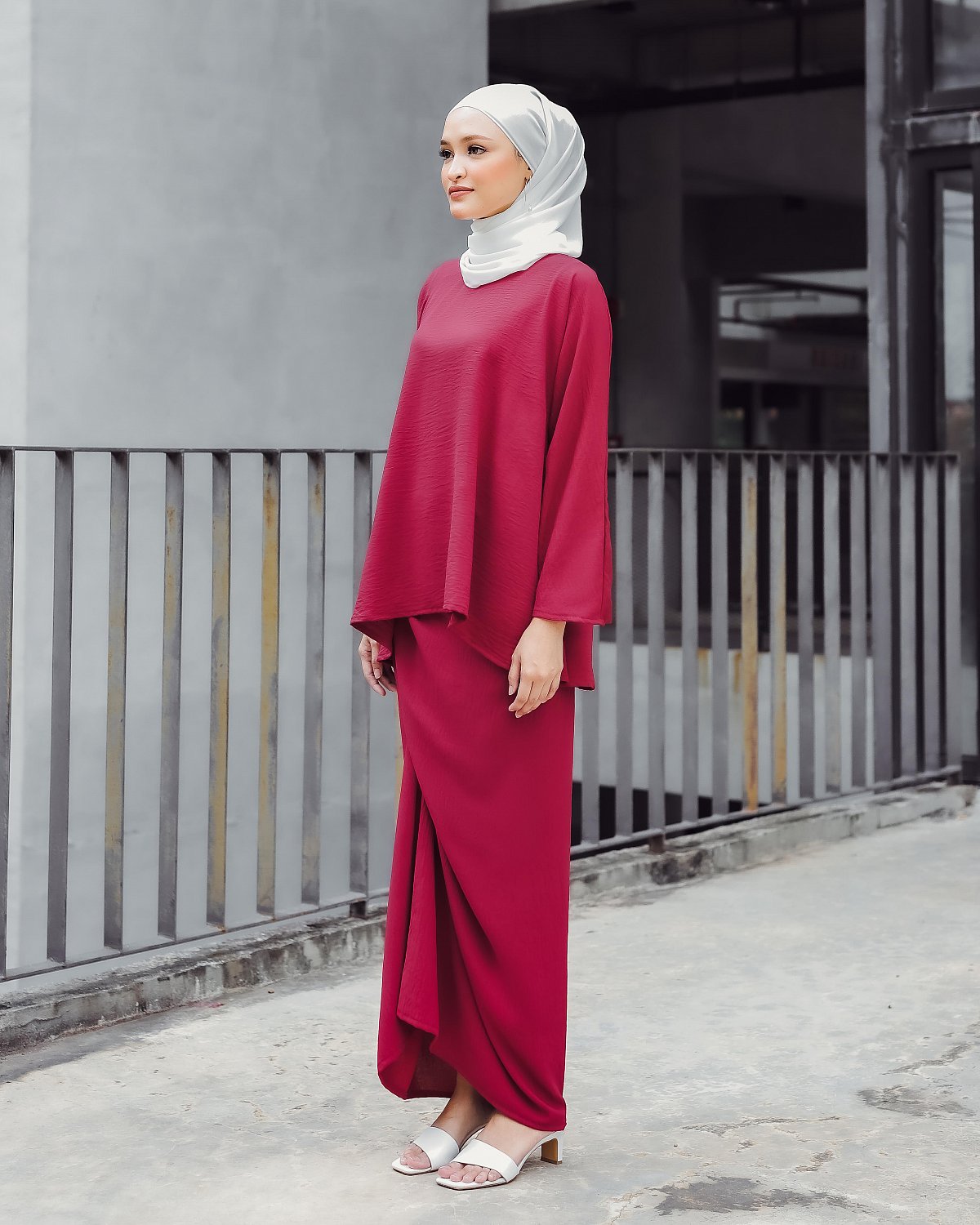 LEESA SET IN MAGENTA