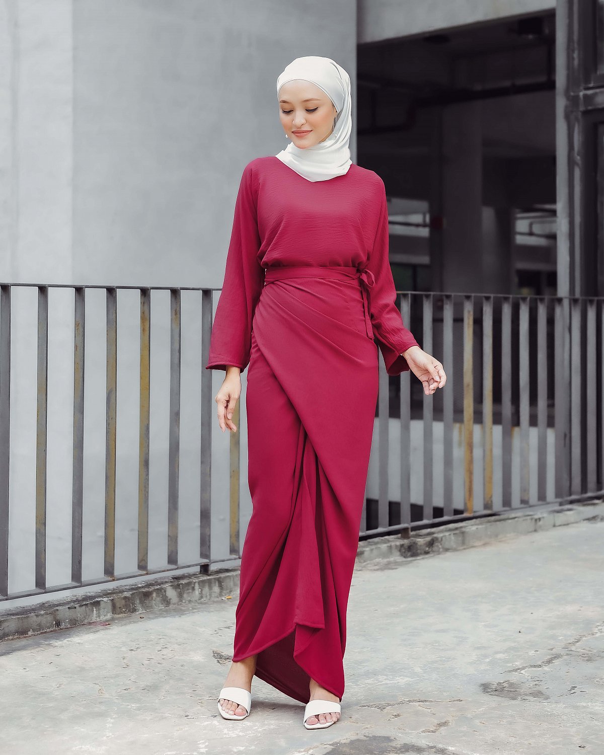 LEESA SET IN MAGENTA
