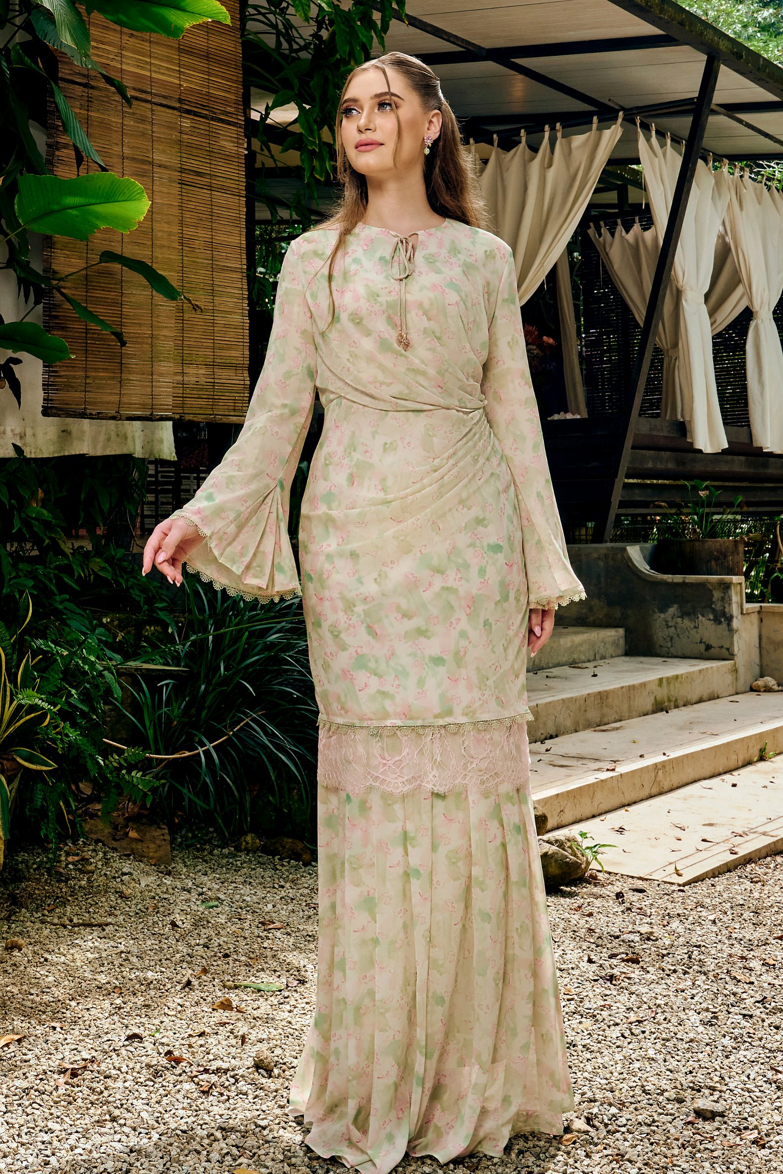 ELLERA IN STRAWBERRY MATCHA