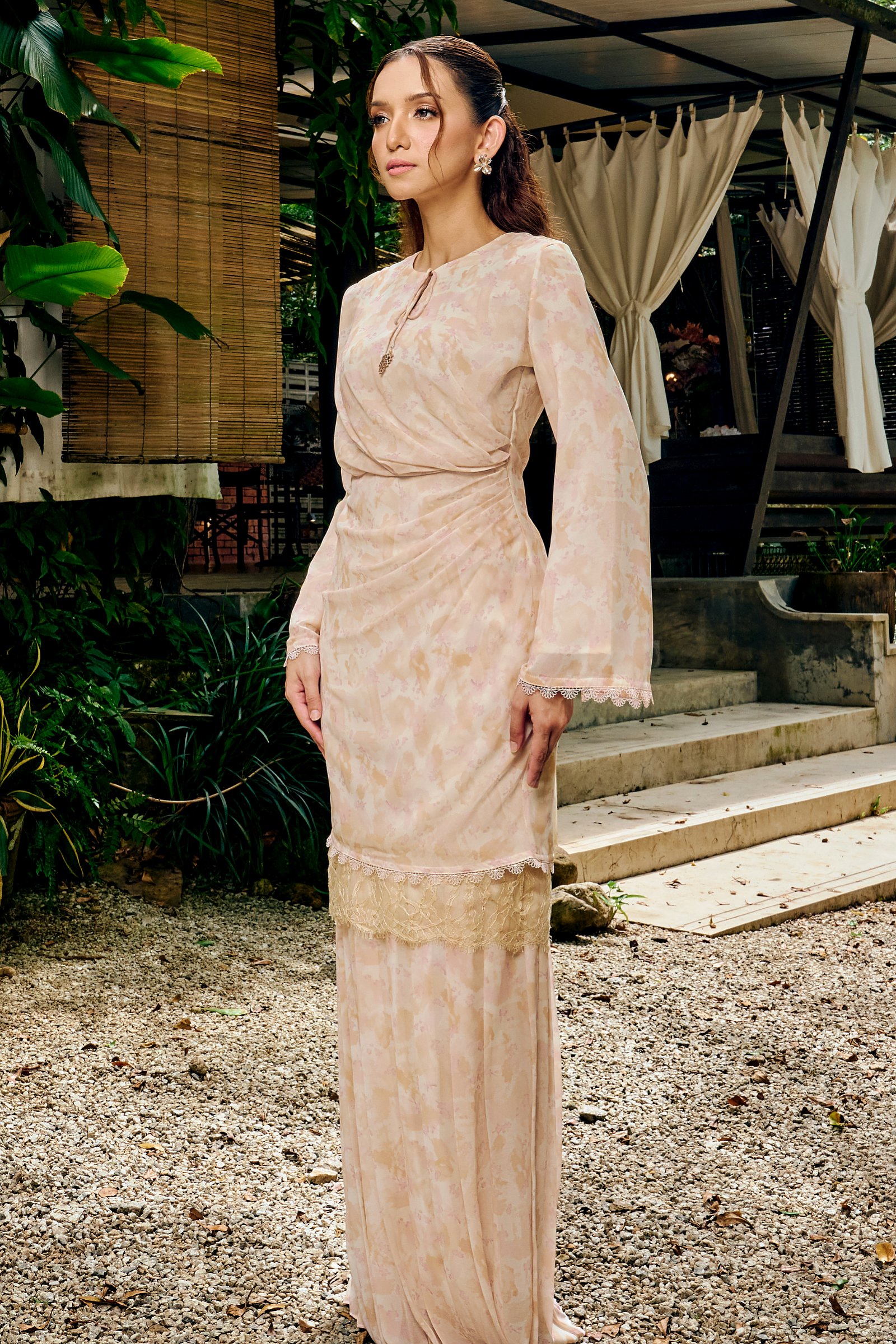 ELLERA IN STRAWBERRY LATTE