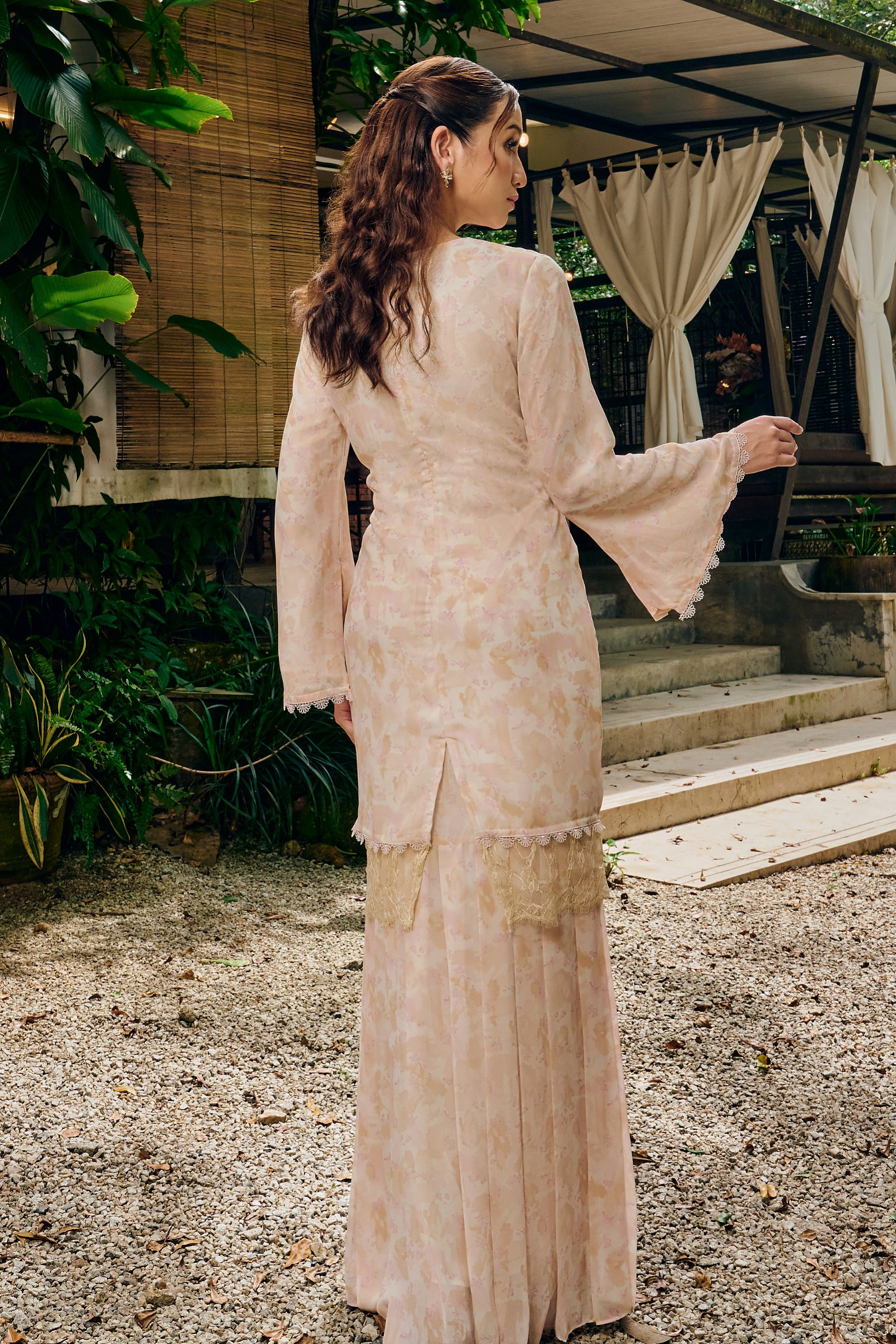 ELLERA IN STRAWBERRY LATTE