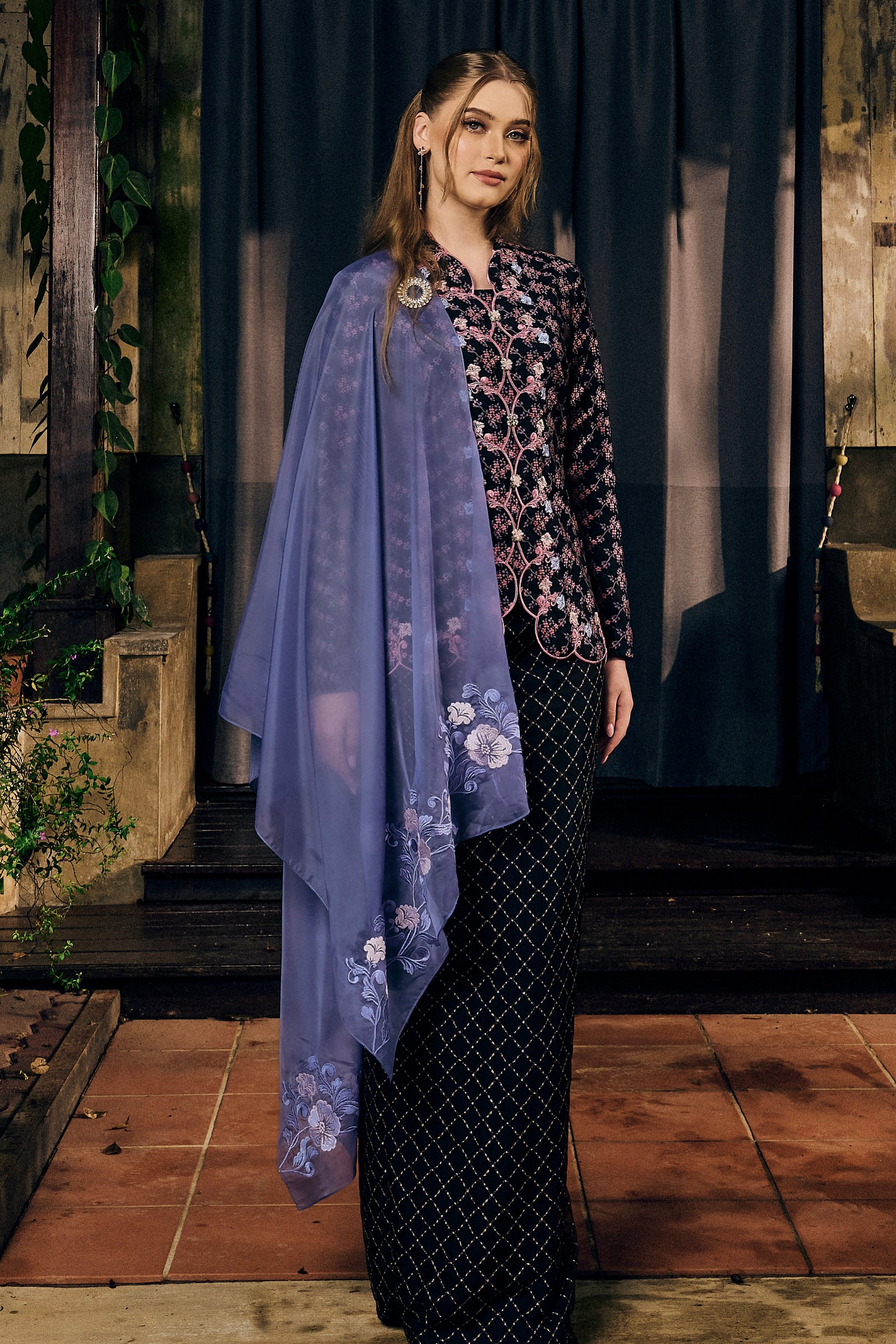 LUNARA IN BLACK PINK