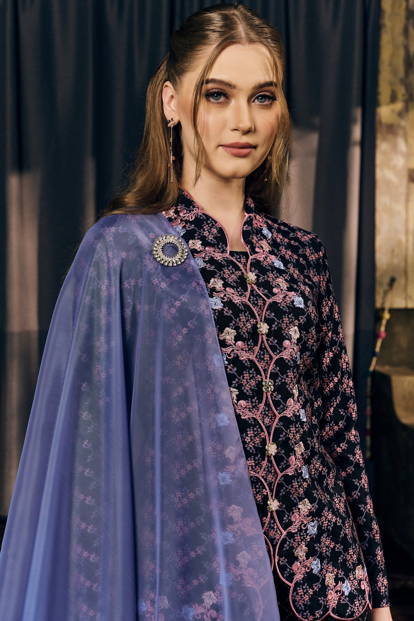 LUNARA IN BLACK PINK