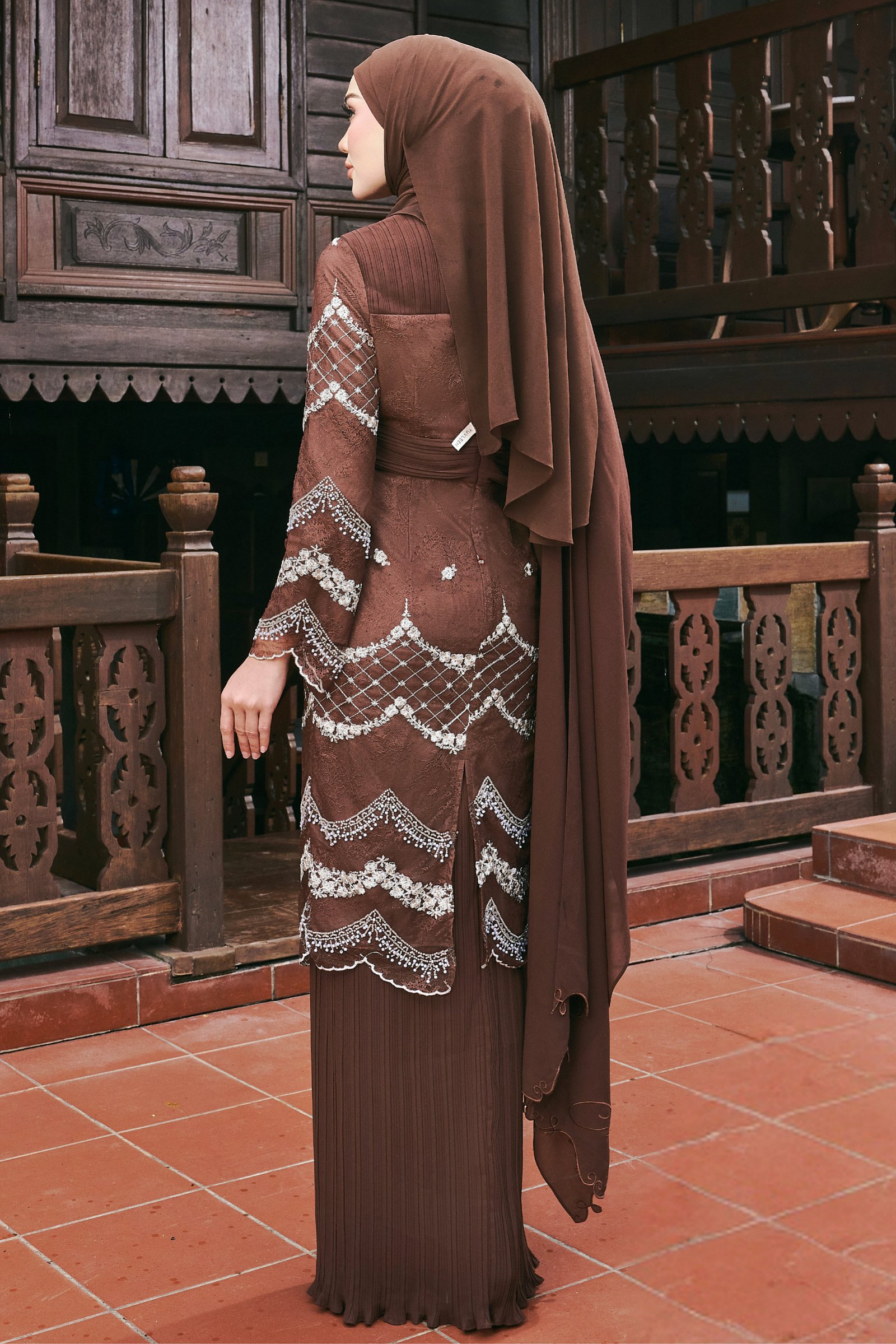 DELINDA IN MAHOGANY BROWN