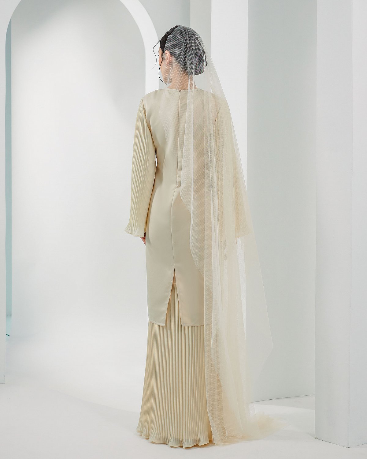 DOTTED NET VEIL IN CHAMPAGNE