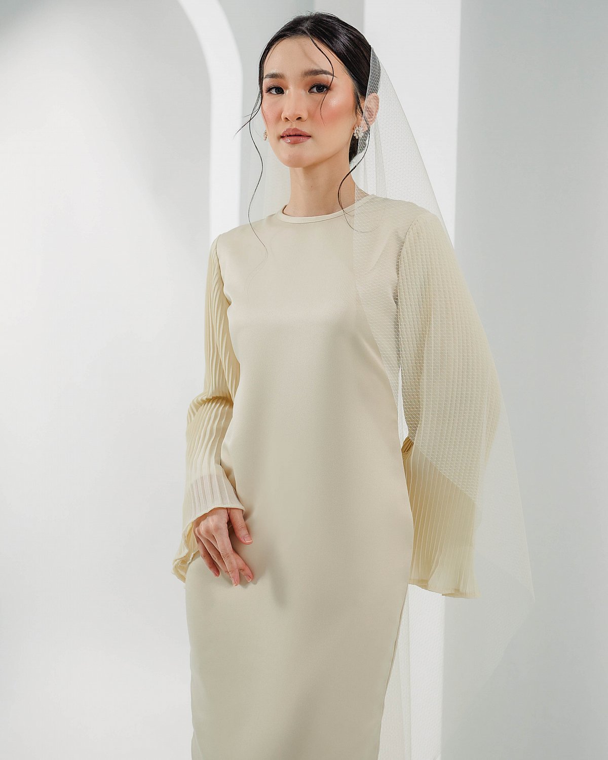 DOTTED NET VEIL IN CHAMPAGNE