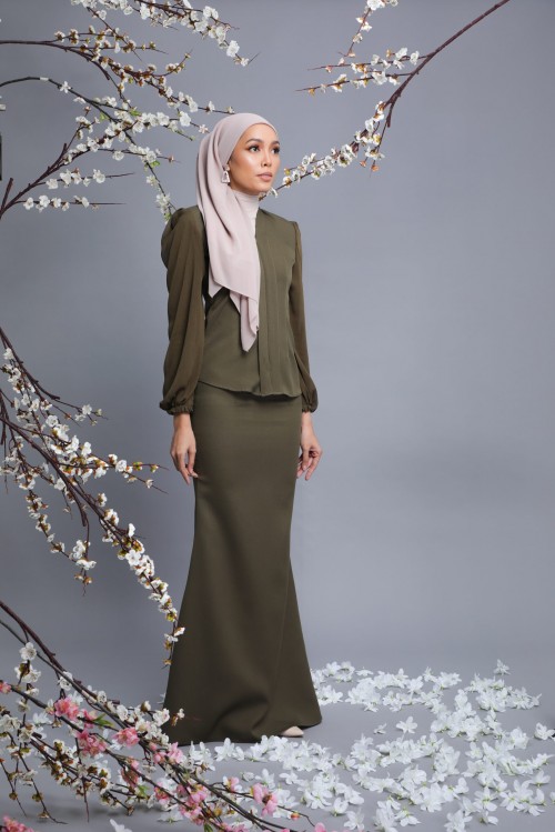 TRICIA IN OLIVE