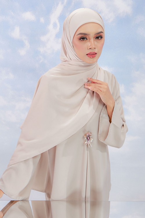 MUTIA SHAWL IN TANAH LIAT