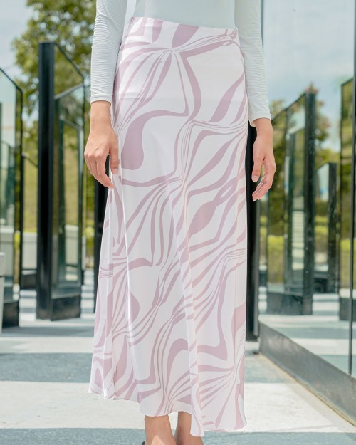 THEA IN VELLED ROSE