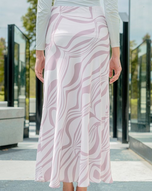 THEA IN VELLED ROSE
