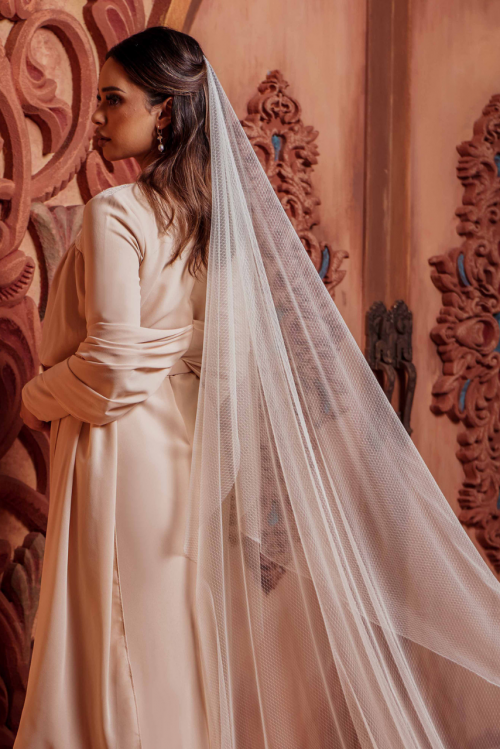 VEIL IN NUDE
