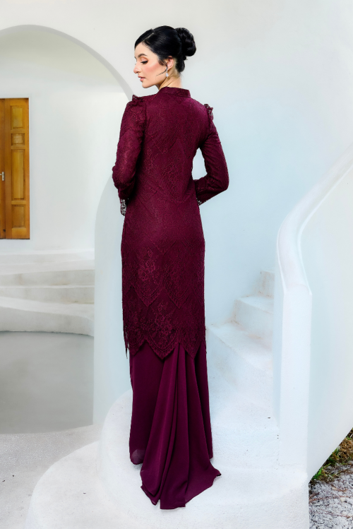 JUWITA IN MAROON
