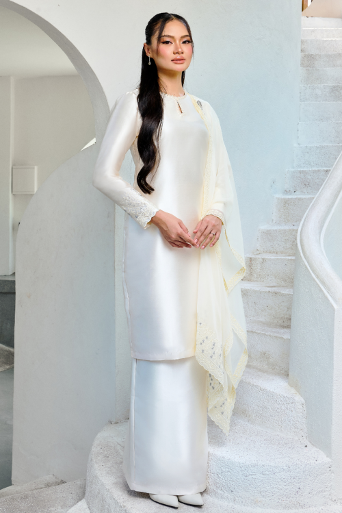 TRIESYA IN YELLOW CREAM